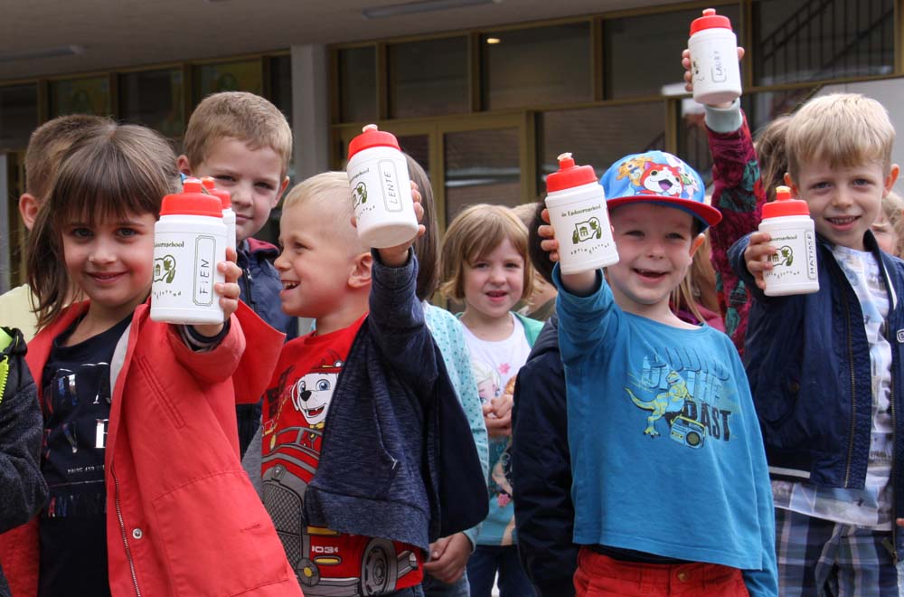 Onze kleutertjes zijn heel trots op hun drinkbus